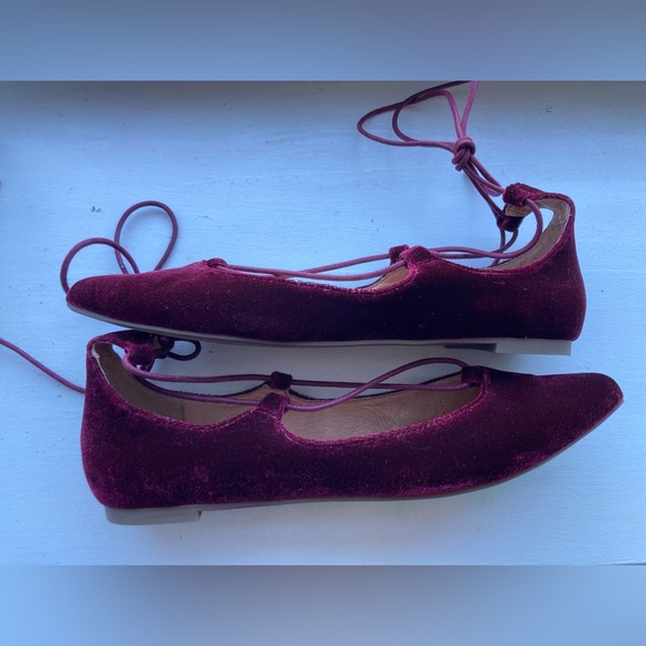 Steve Madden Lecrew burgundy Velvet Lace up flats in size 7.5. Like new! - Picture 3 of 14